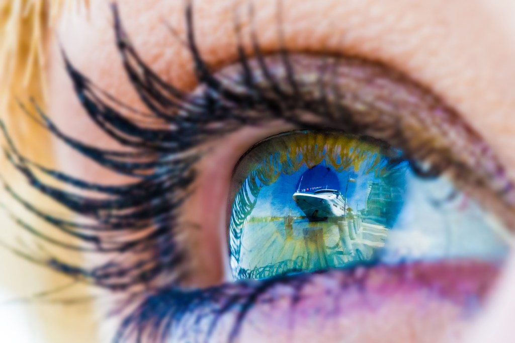 007_October_eye_on_the_ship