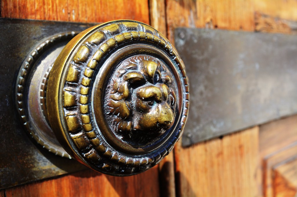 031-Oct15-Behind the Door