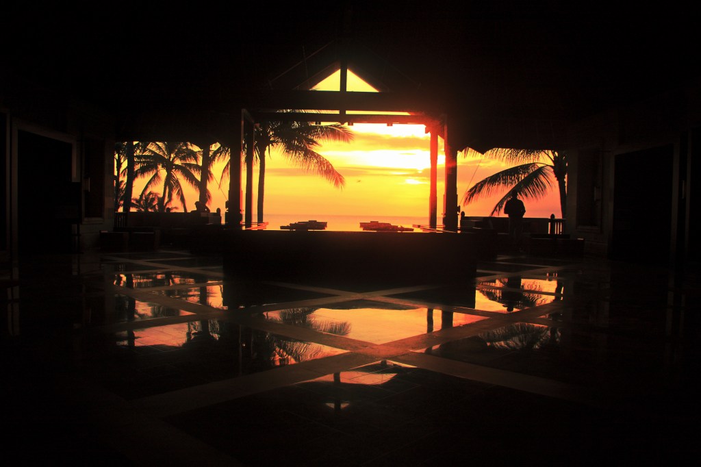 lucashawkins_jan2017silouettecomp_sunset-paradise